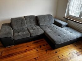 Modernes Ecksofa in Grau/Schwarz mit Sitztiefenverstellung
