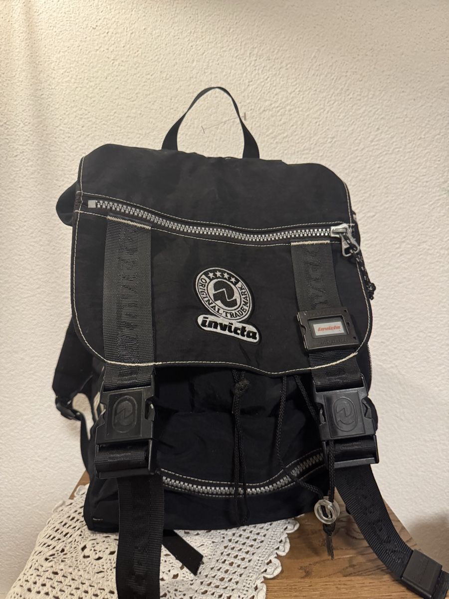 Invicta Zaini: Rucksack Invicta schwarz – Usato da Reiden venduto da ram_w7hf 3
