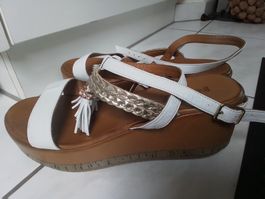 INUOVO -Sandalen weiss-braun mit Fransen, Gr. 39
