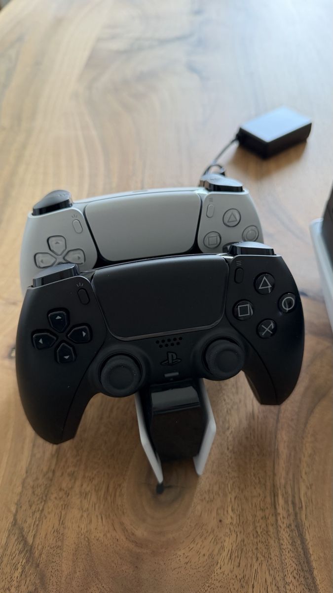 Sony Console: PlayStation 5 Disk (2 controllers + DualSense) – Usato da Zürich venduto da freez303 1