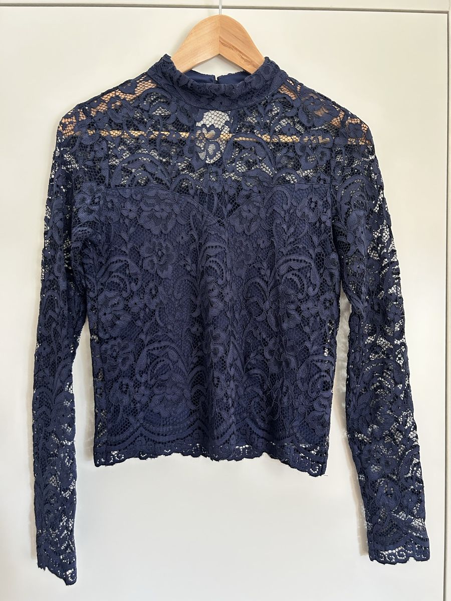 Guess Blusen: Blaue Bluse mit Spitze von Guess – Neu (gemäss Beschreibung) aus Rüti ZH von heuhaufen
