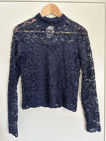 Blaue Bluse mit Spitze von Guess