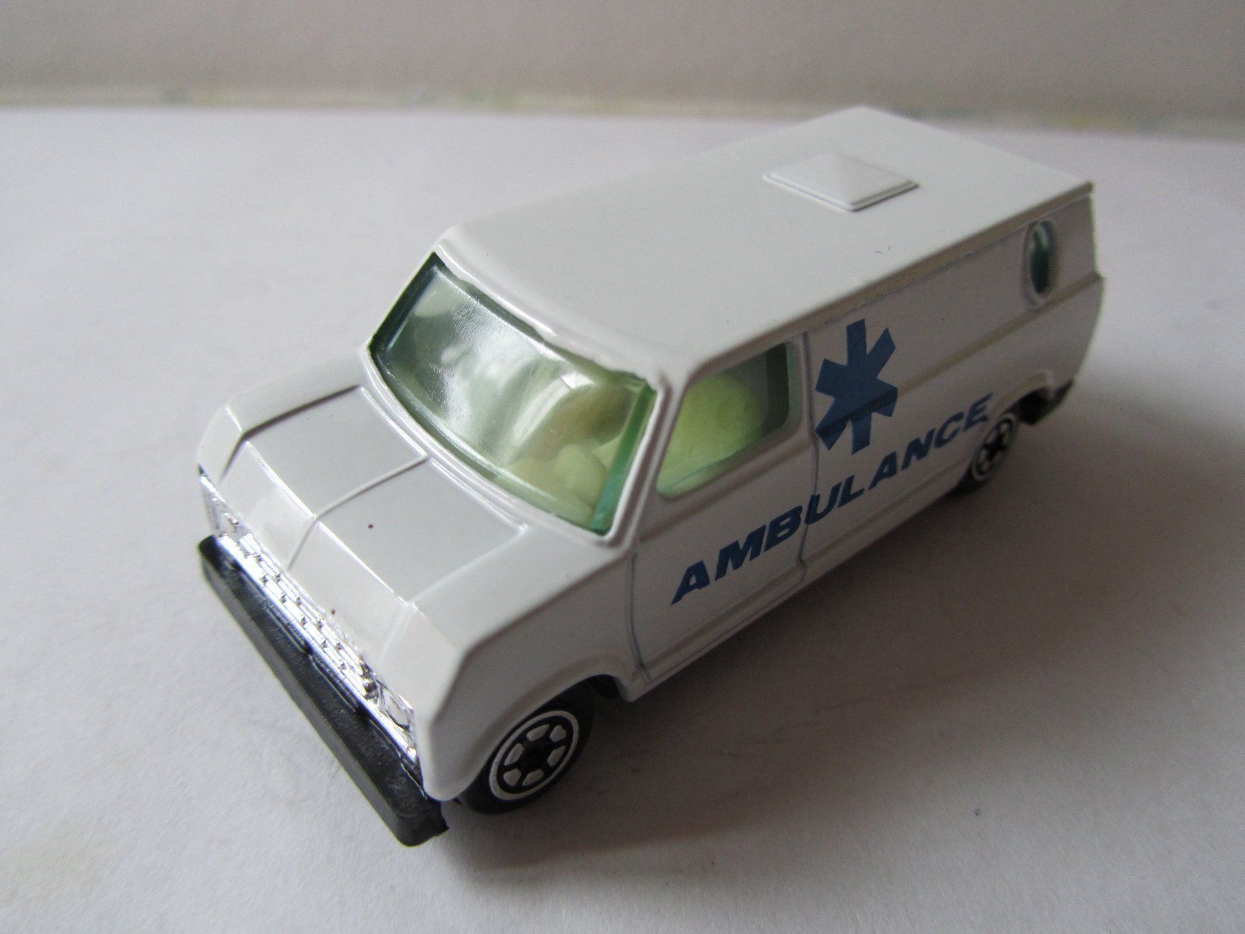 Modellini d'auto: US Van Ambulance, made in China – Usato da Weiningen ZH venduto da dietsch57