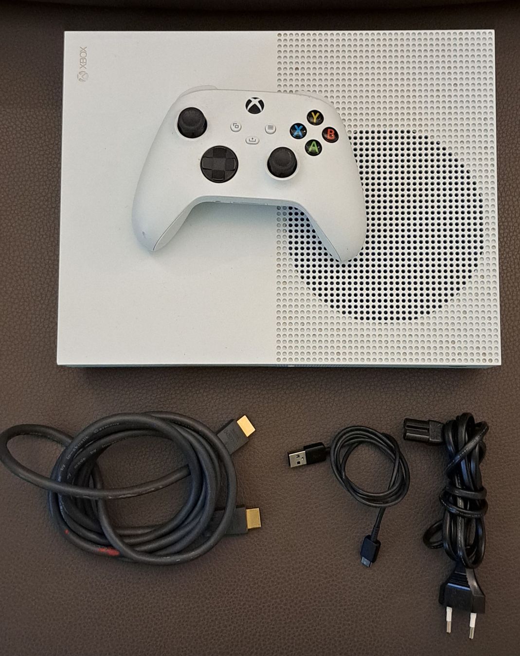 Microsoft Konsolen: XBOX ONE mit 1 controller Kabel und HD – Gebraucht aus Biel/Bienne von Sasha4u