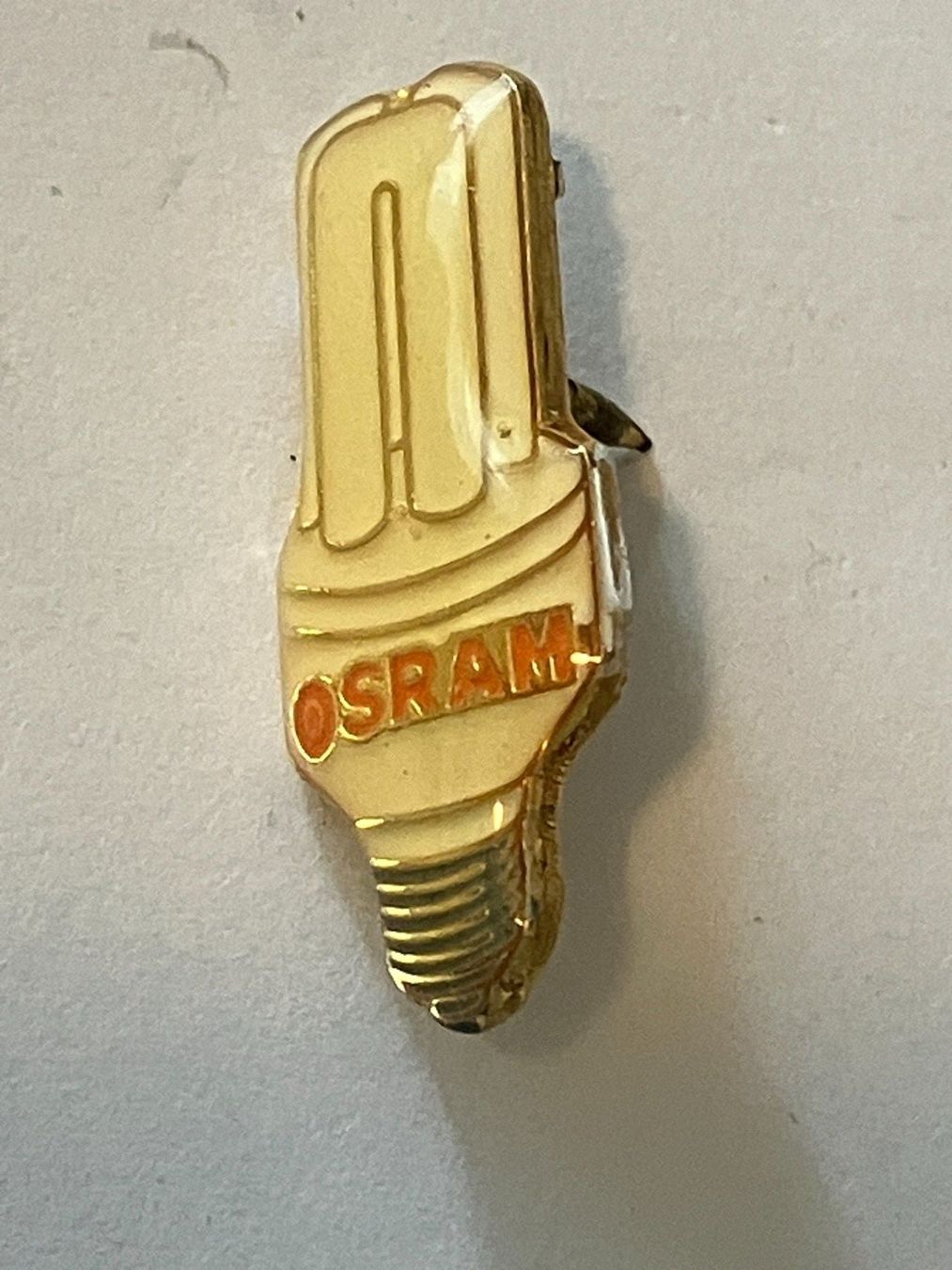 Placchette & Badge: 1 Pin Osram – Usato da Basel venduto da djwwpp