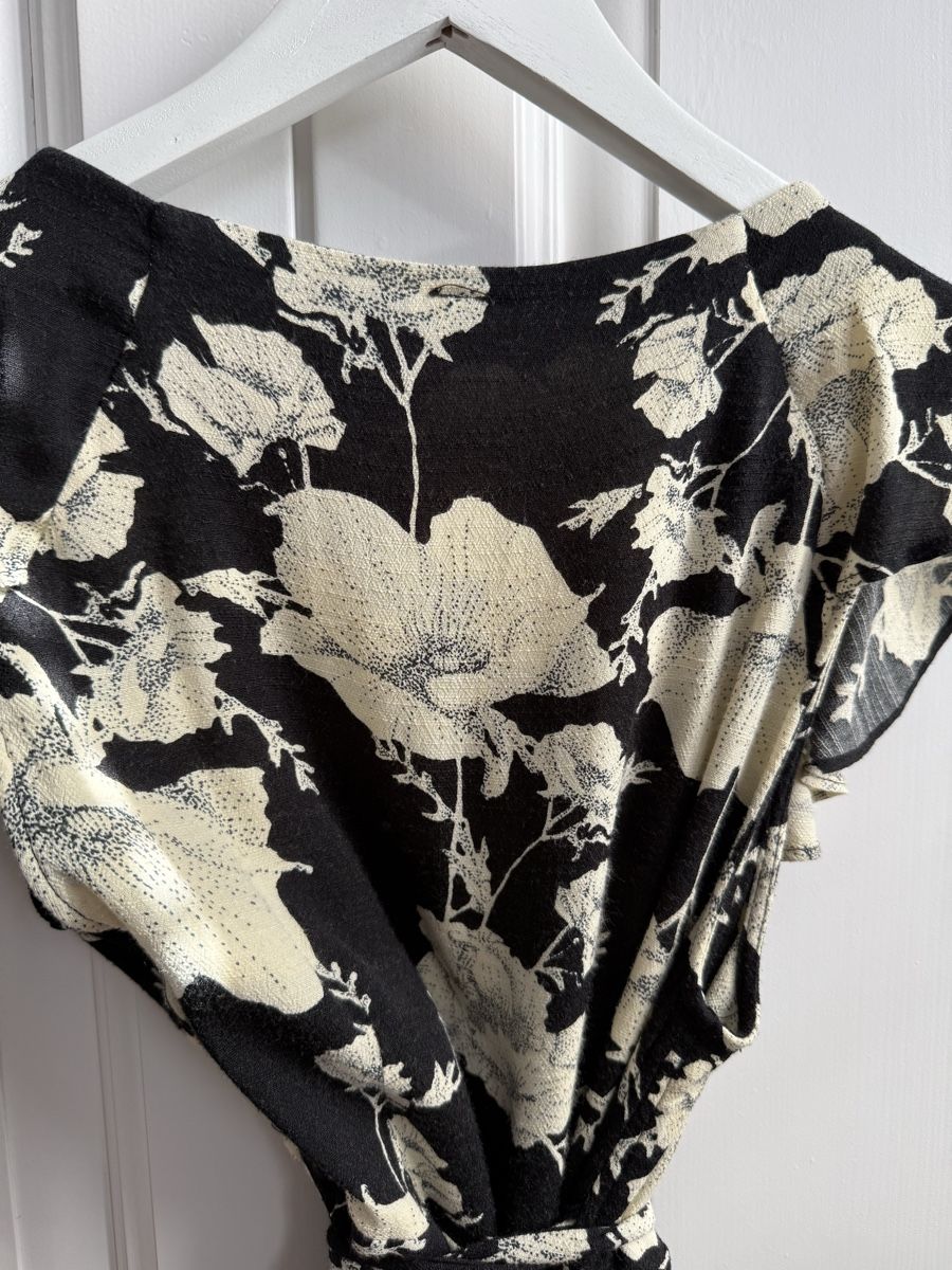 Kleider: Wickelkleid Blumenmuster Gr 36 – Gebraucht aus Kehrsatz von Skoppa 2