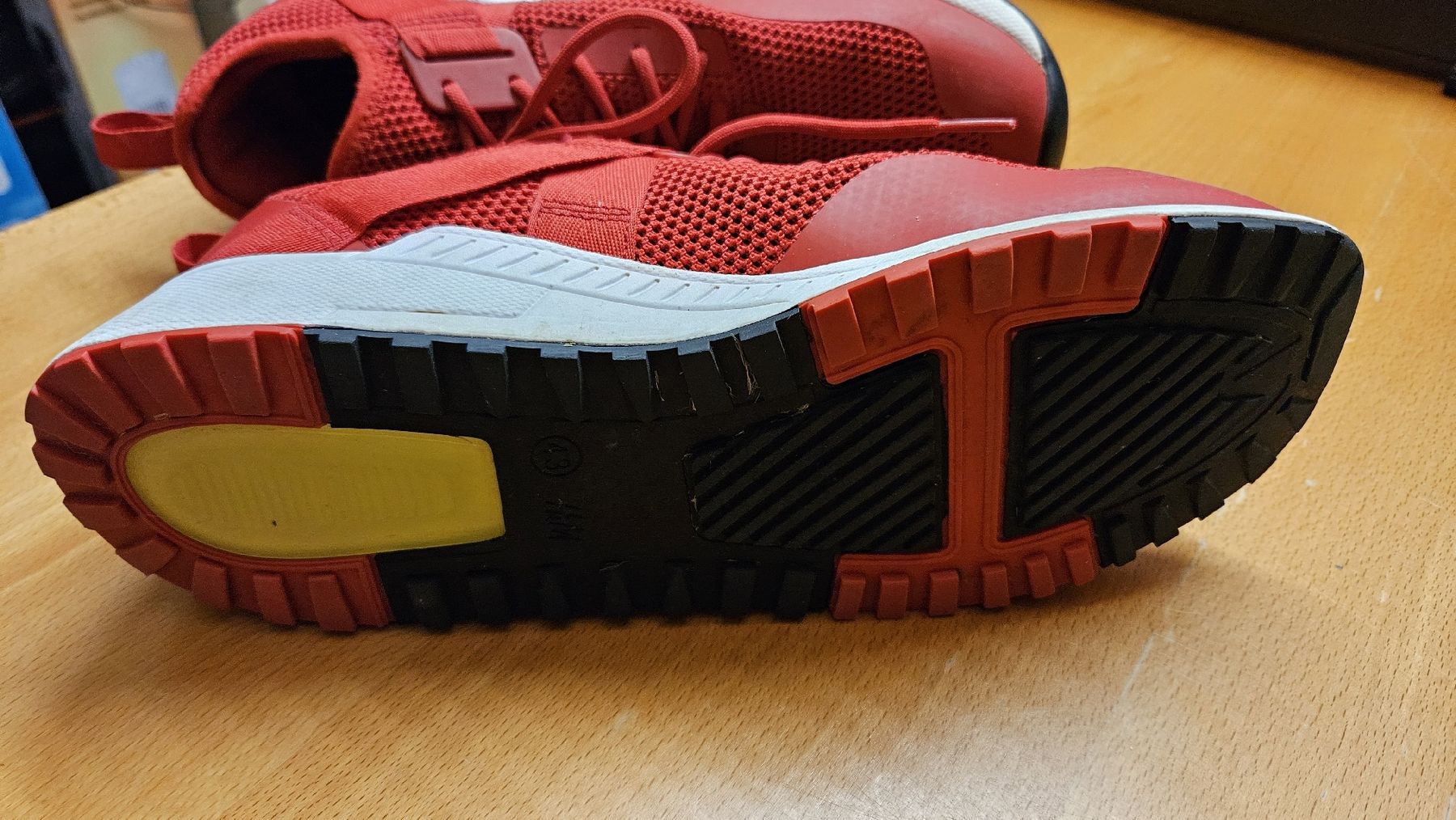 H&M Scarpe da uomo: Turnschuhe – Usato da Rikon im Tösstal venduto da fragolina40 2