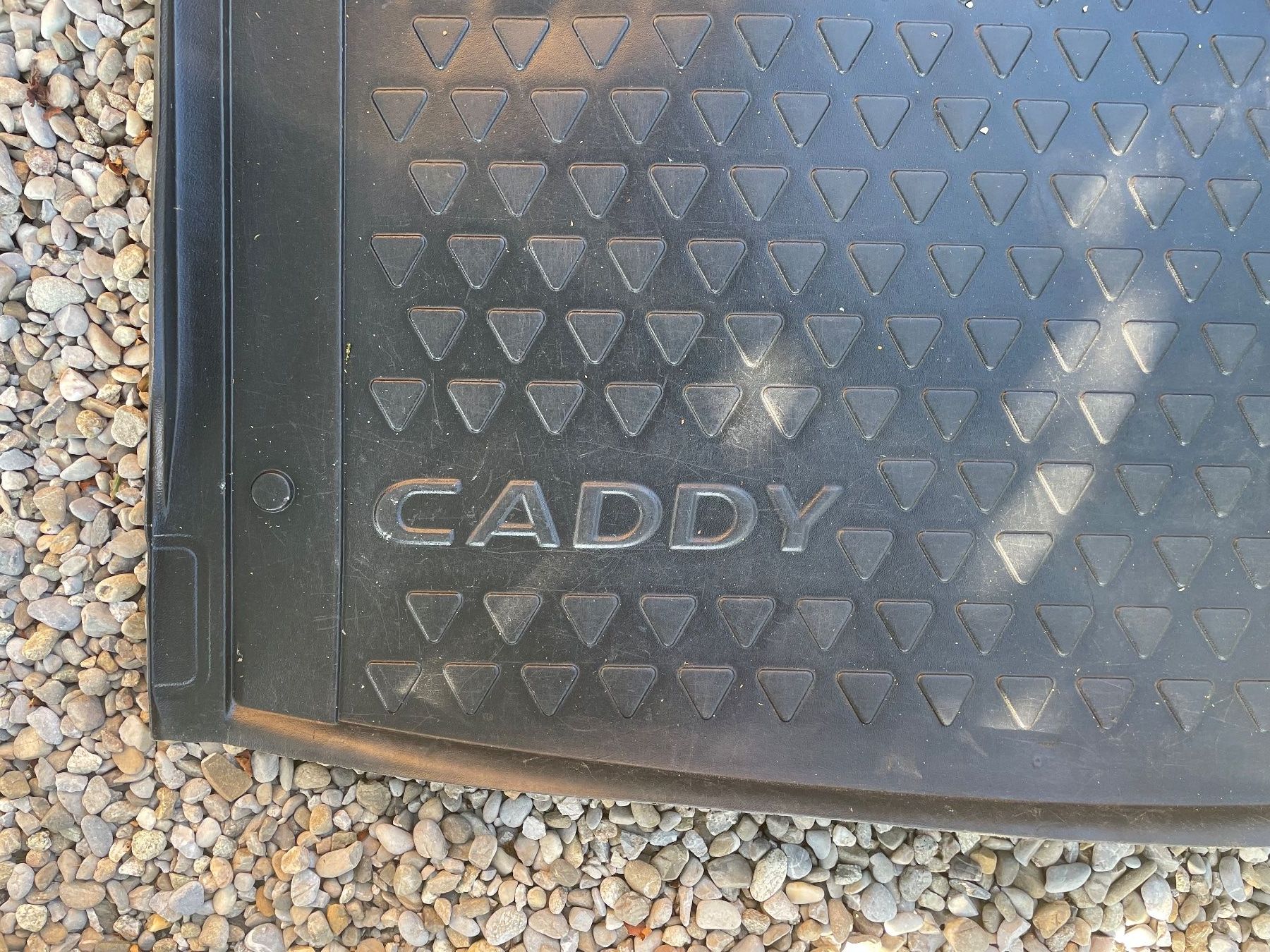VW Tappeti & Tappetini: Kofferraumwanne für VW Caddy – Usato da Oberhofen Thun'see venduto da bluefootedboby 1