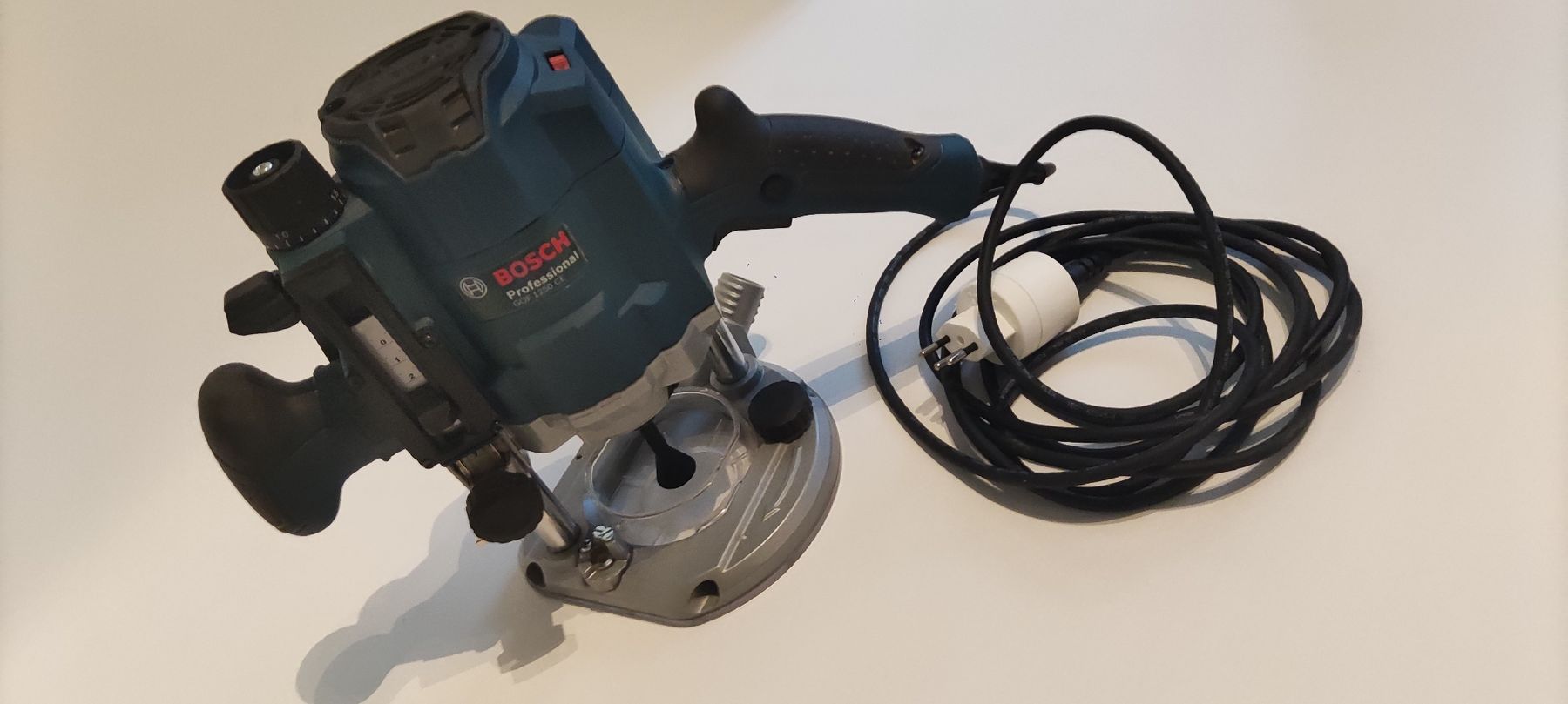 Busch Alle Maschinen: Bosch GOF 1250CE Proffessional – Gebraucht aus BASEL von E-Bro.Electro