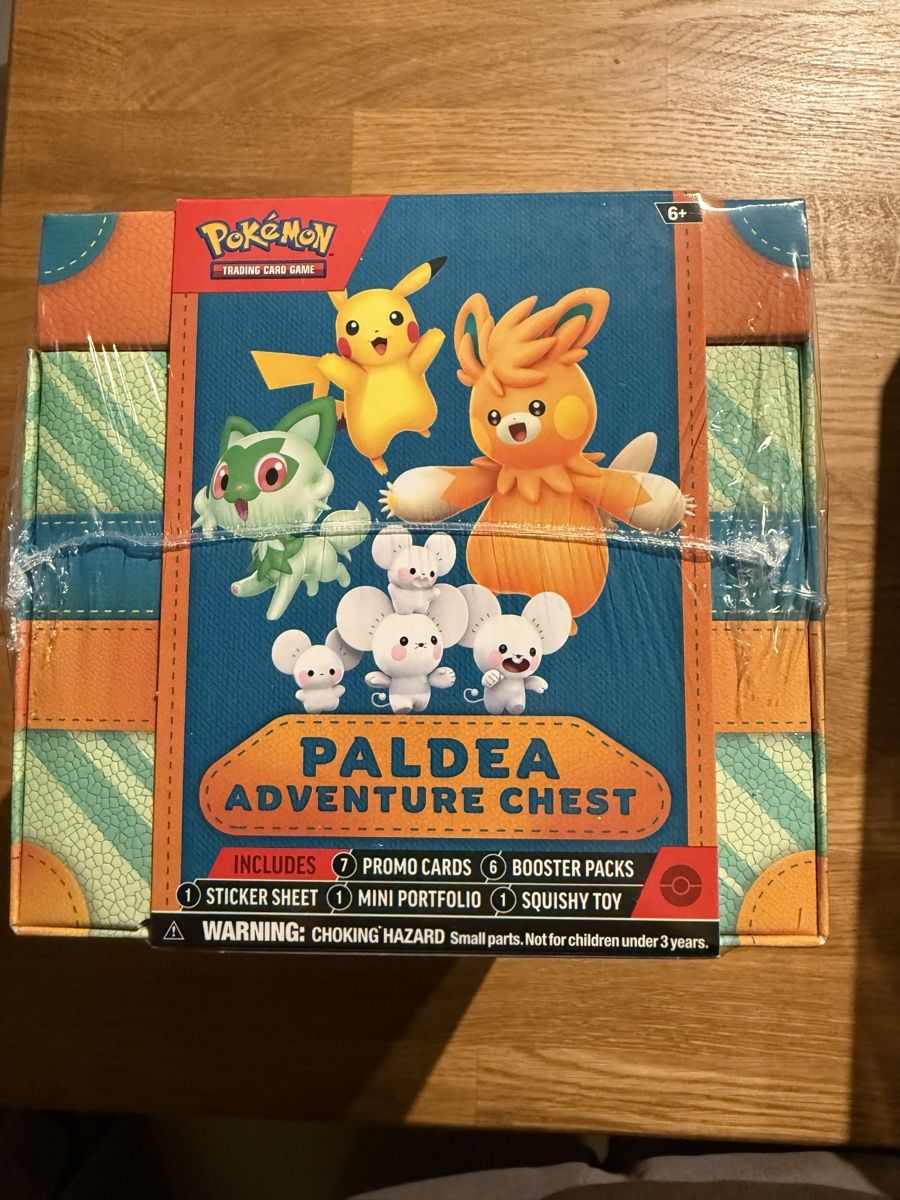 Pokémon Cartes à collectionner: Paldea Adventures Chest – Neuf avec emballage d'origine à Amriswil par sim_nlb6 4
