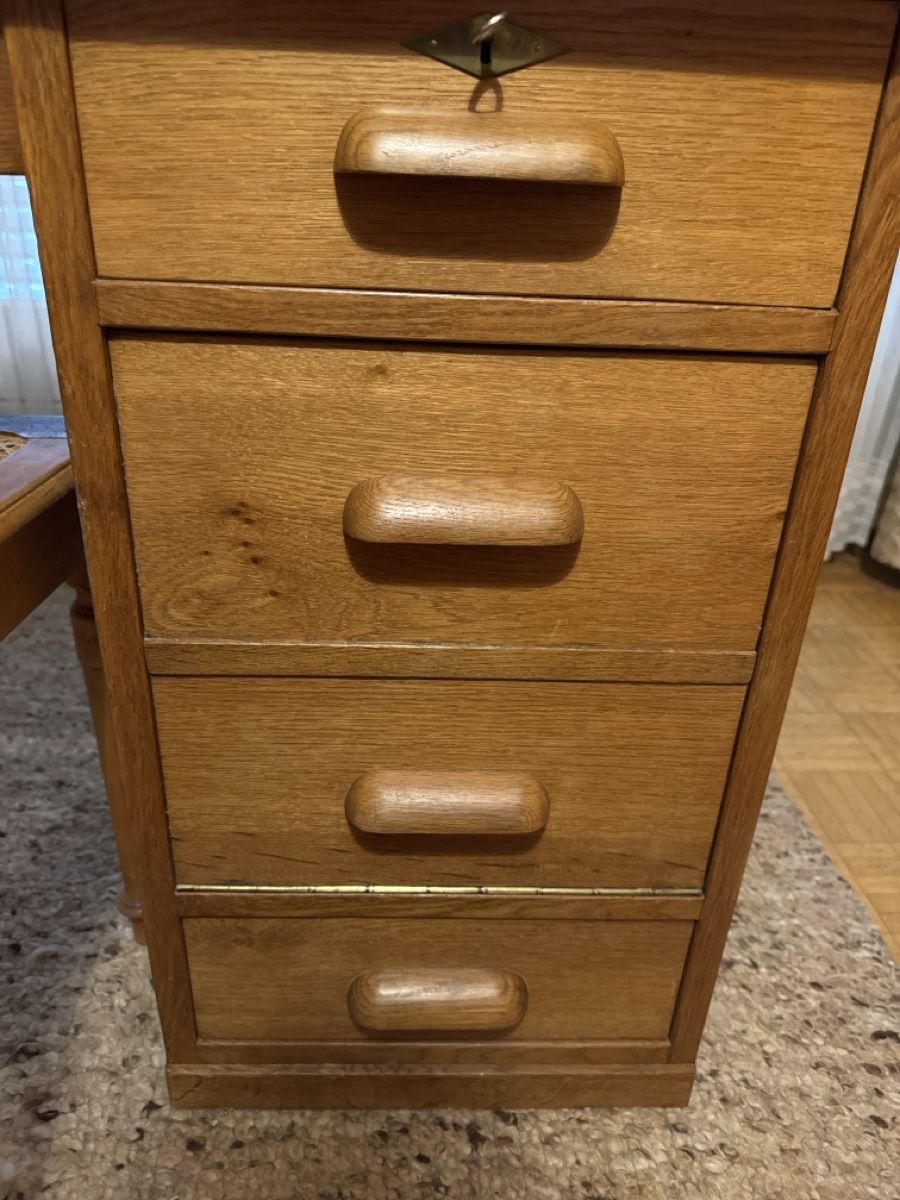 Scrivanie: Holz Tisch mit Stuhl – Usato da Walliswil b.Wangen venduto da CharlotteGarde 1