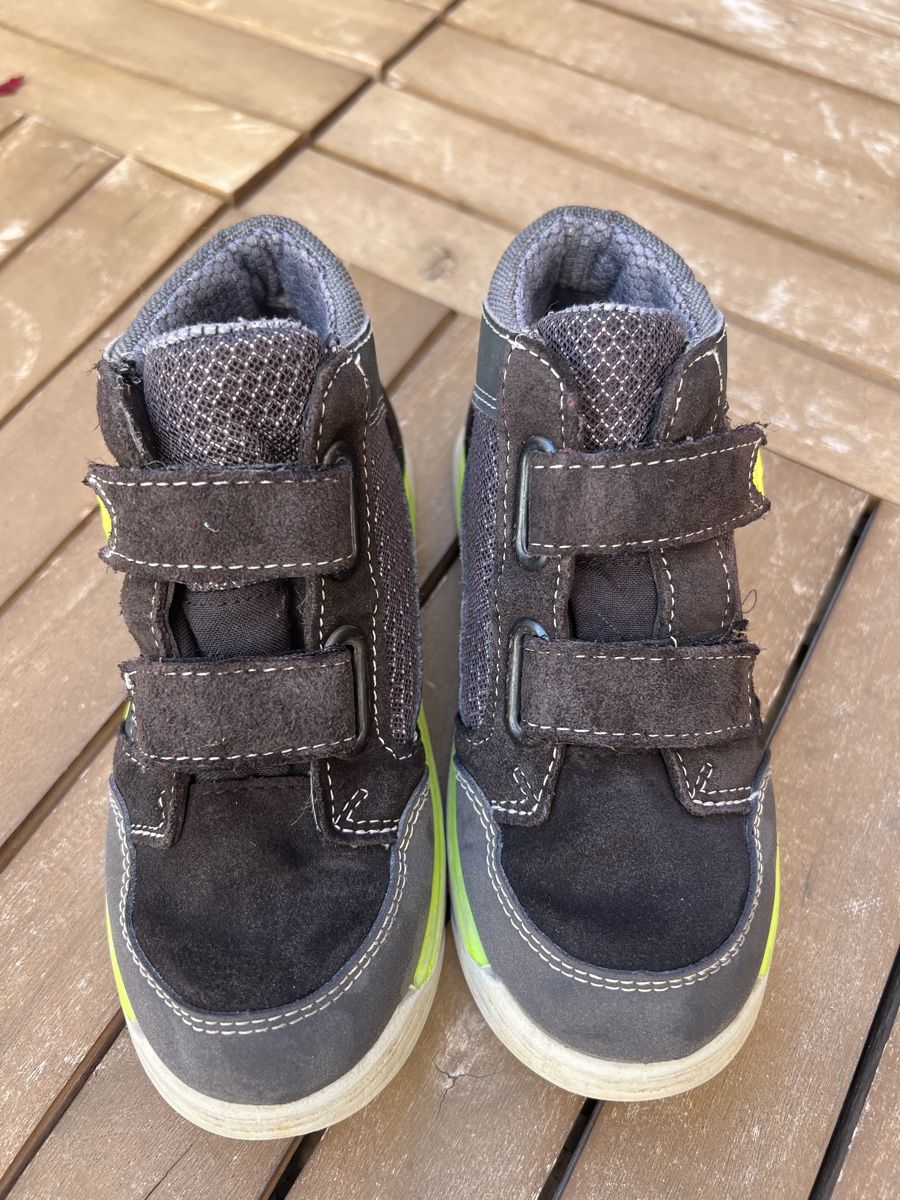 Scarpe per ragazzi: Kinder Laufen Schuhen – Usato da Bachenbülach venduto da Dana_Ondrasik