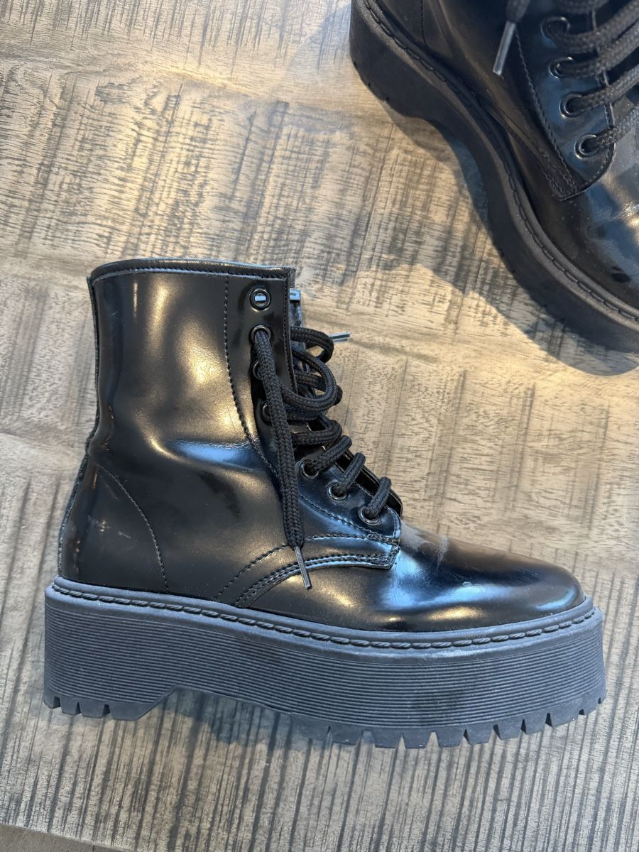 Scarpe da donna: Schwarze Stiefel Grösse 36 – Usato da Selzach venduto da romanstraumann 1