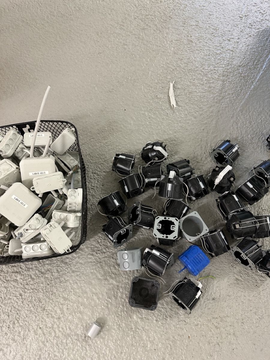 Spine: Bulk Electrical Components - Untested DIY Project Parts – Nuovo (secondo la descrizione) da Wald ZH venduto da igr_wz88