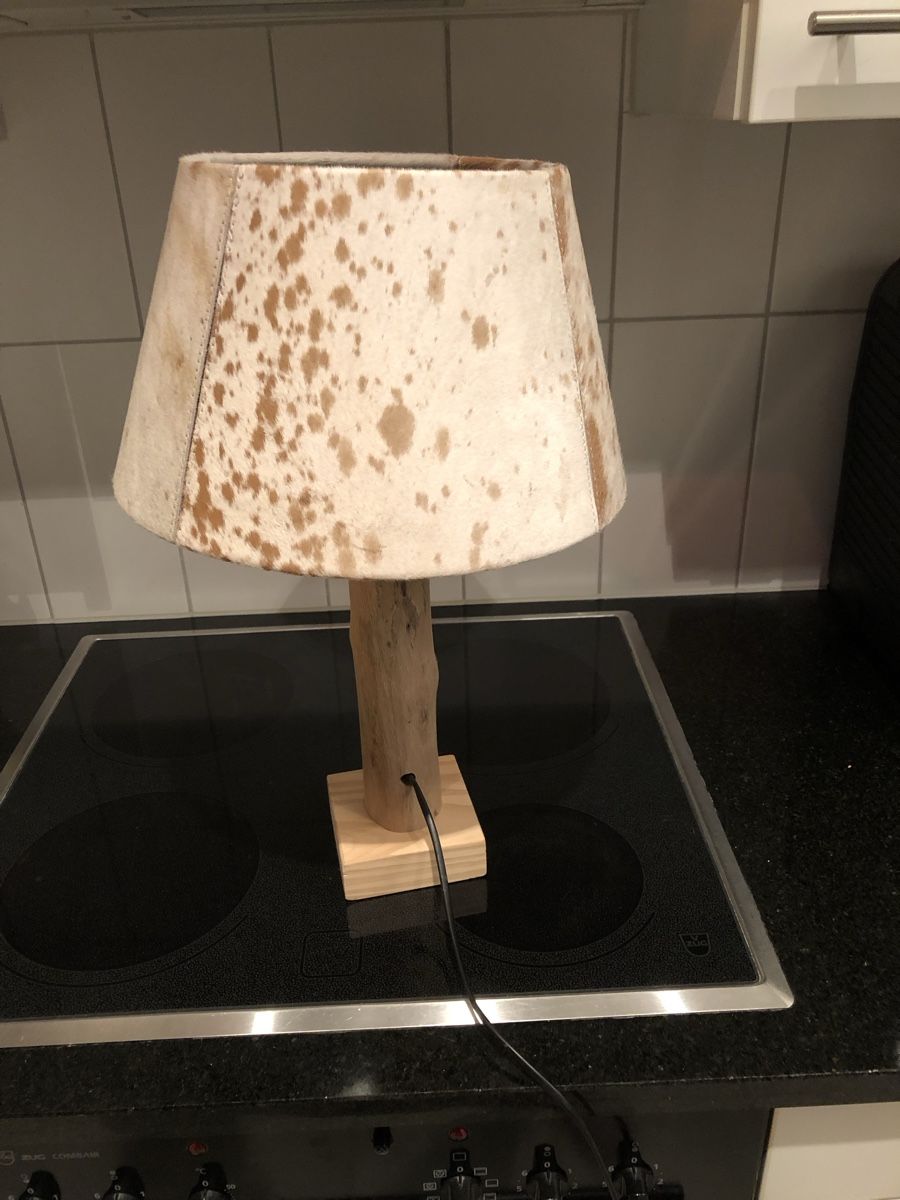 Lampade: Tischlampe mit Kuhfell – Usato da Muttenz venduto da Salina5 3