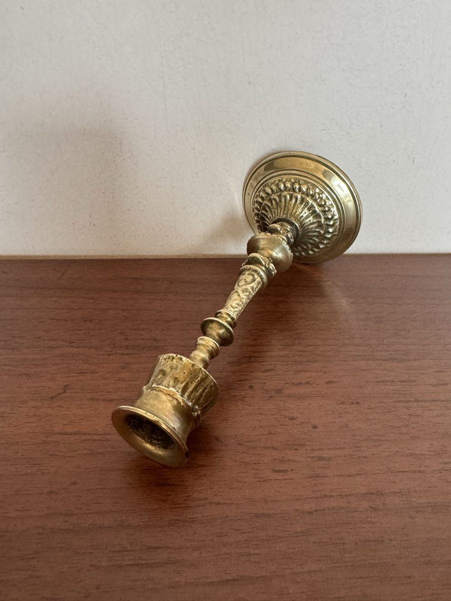 Portacandele: Antiker Kerzenständer aus Bronze – Usato da Balsthal venduto da Narulya 4