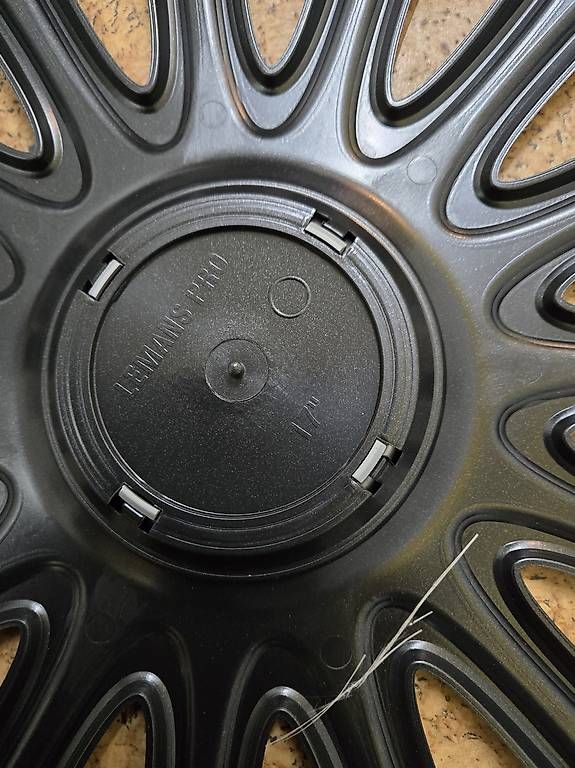 Tutti pezzi di ricambio auto: Raddeckel – Usato da Schwyz venduto da inf_hjl7 1