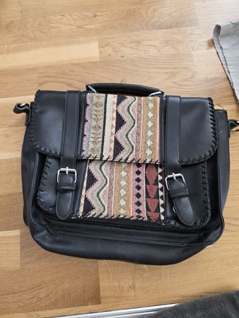 Handtasche schwarz mit Muster guter Zustand