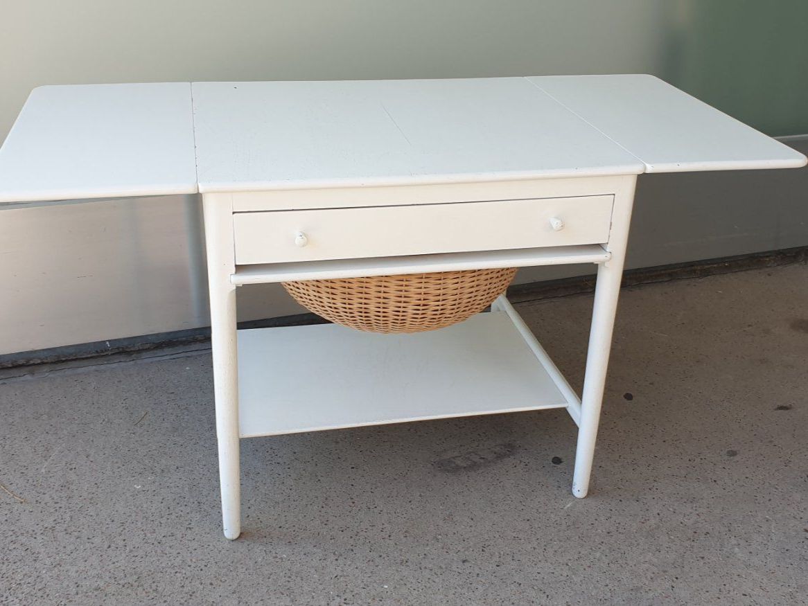 Tische: Mid Century Beistelltisch Nähtisch Hans Wegner ? – Gebraucht aus Emmen von magelan 1
