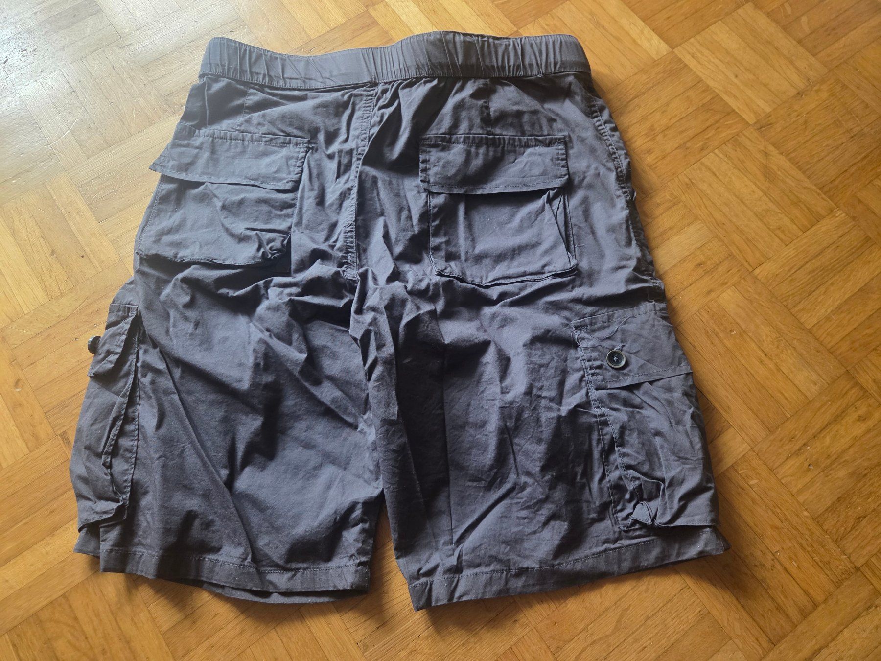 Pantalons: 2 Shorts Gr. L – D'occasion à Basel par Roundtrip 4
