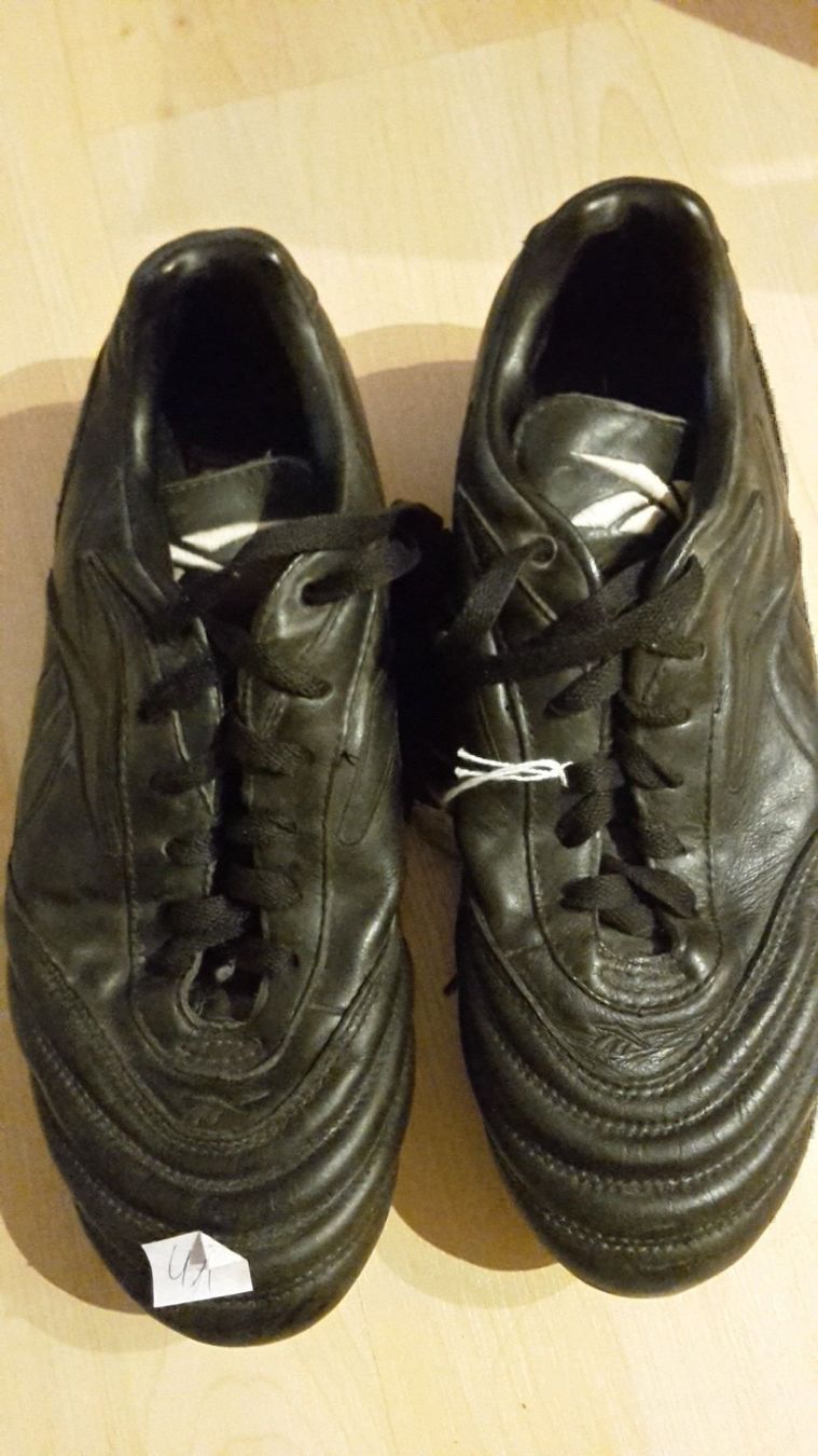 Schuhe für Jungen: Fussballschuhe Reebok  gr 41 B29 – Gebraucht aus Schwarzenburg von Flamingo07