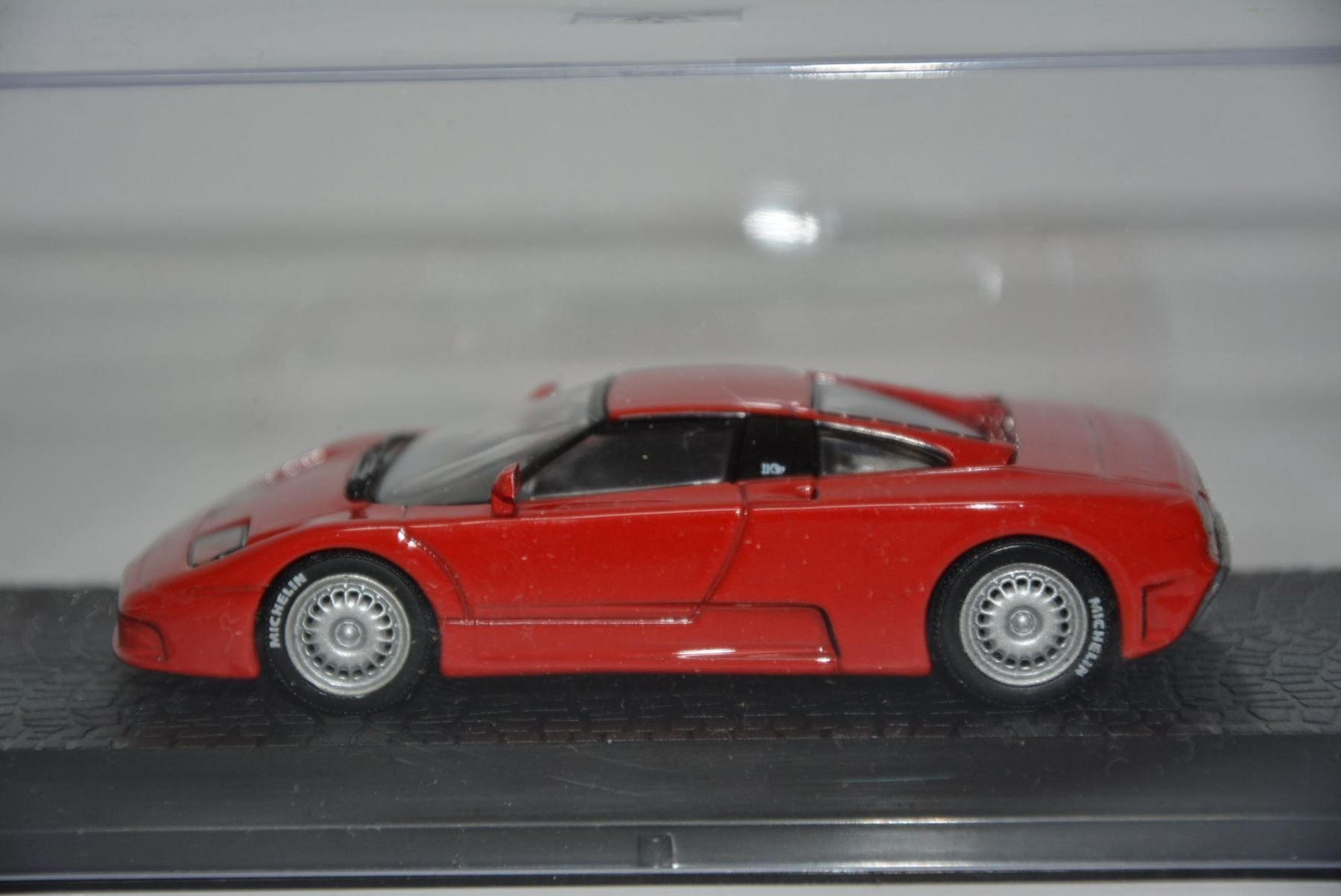 Bugatti Modellautos: Bugatti EB 110 , Minichamps , rot , 1:43 – Neu (gemäss Beschreibung) aus Goldach von Feivel9 1