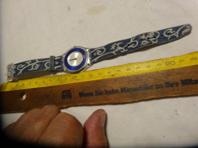 Swatch Montres: S-WATCH  SCHÖNE UNISEX UHR,QUARTZ NICHT.LÄÜFT – D'occasion à zürich par ahmad01 1