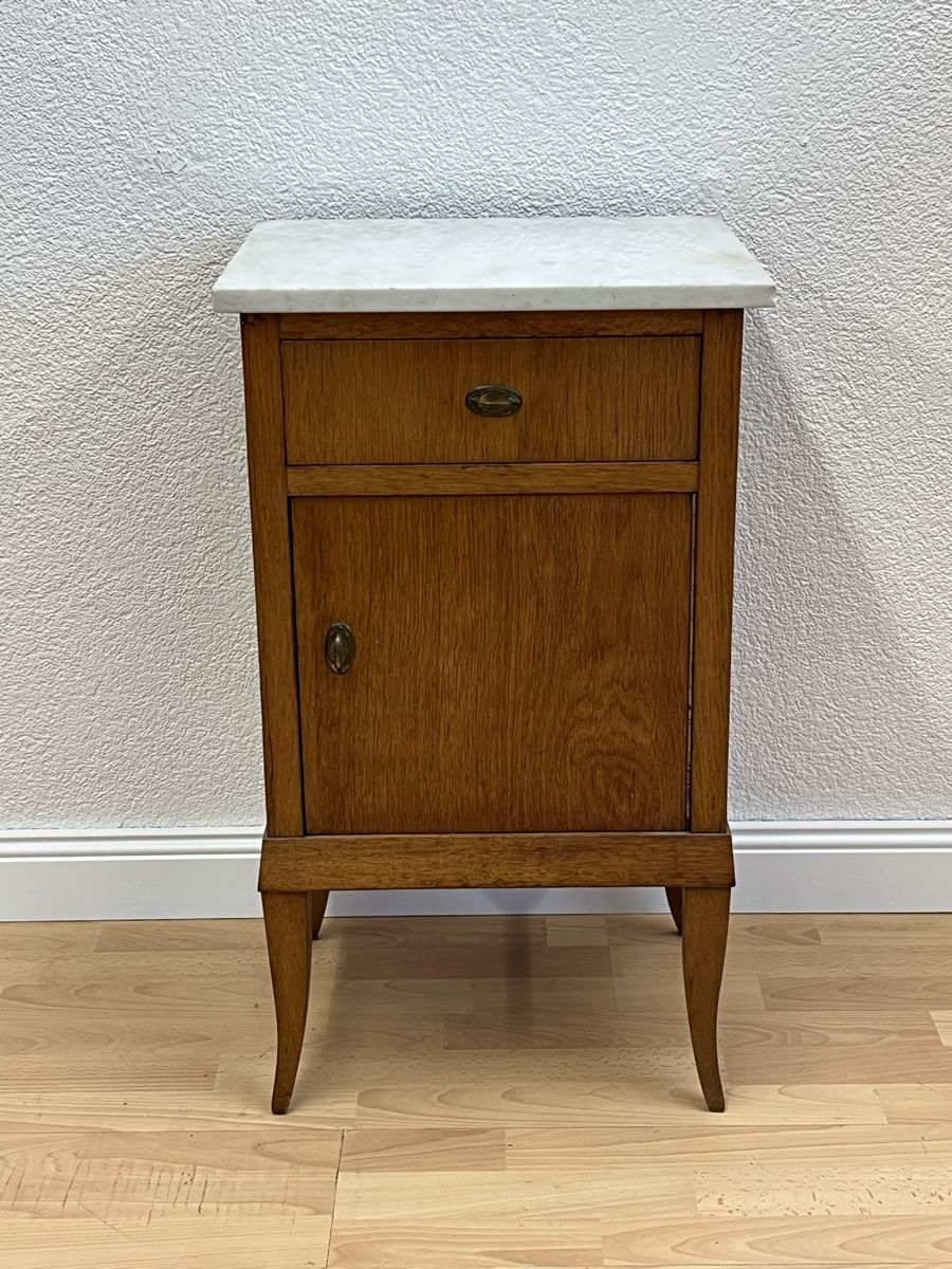 Tables de nuit: Antiker Nachttisch / Schrank mit Marmorplatte, – D'occasion à Horgen par Grizzly83 1