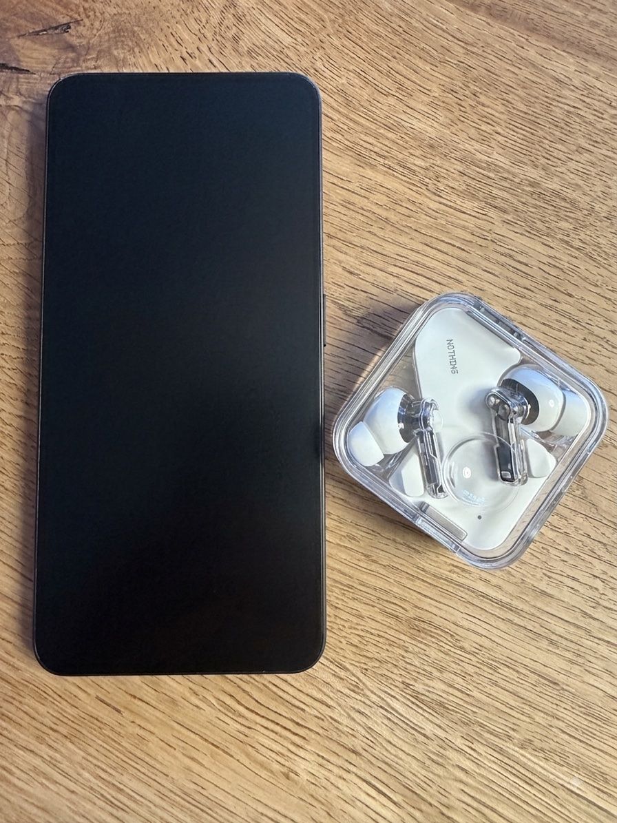 Nothing Telefoni cellulari / Smartphones: Smartphone NOTHING-Phone und Kopfhörer – Usato da Oberuzwil venduto da aoger
