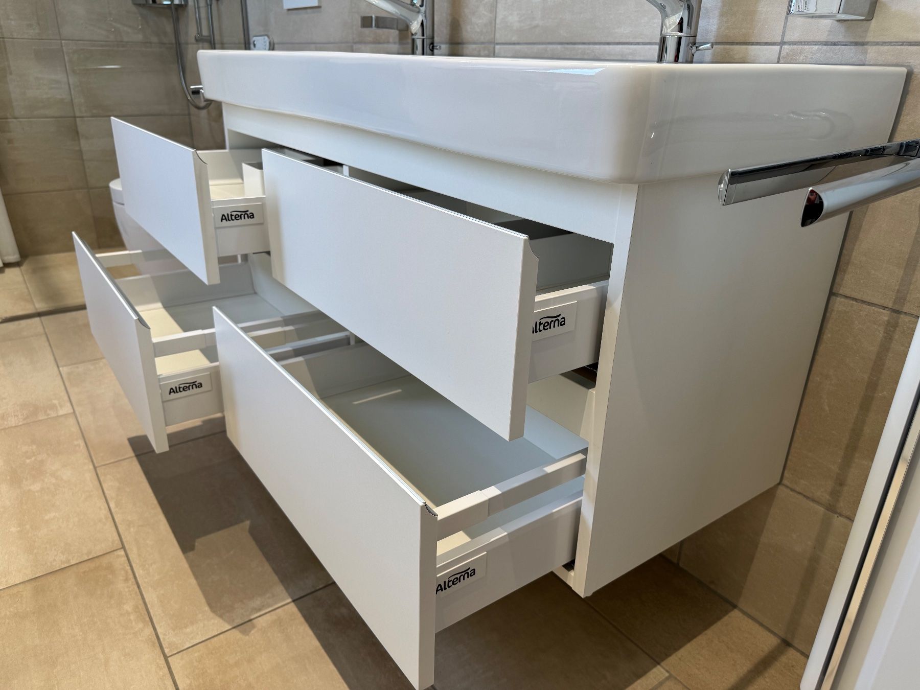 Laufen Lavabi & lavandini: Doppellavabo "Laufen" mit Unterschrank "Alterna" – Usato da Gipf-Oberfrick venduto da fhr 5