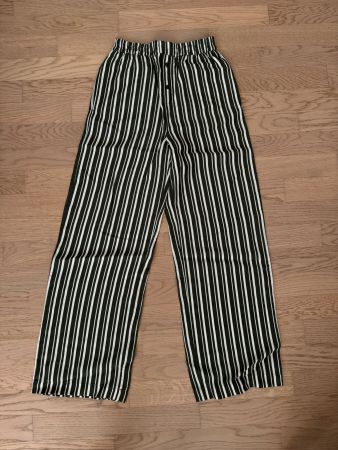 Luftige Sommerhose mit Streifen, Gr. 36, Top Zustand!