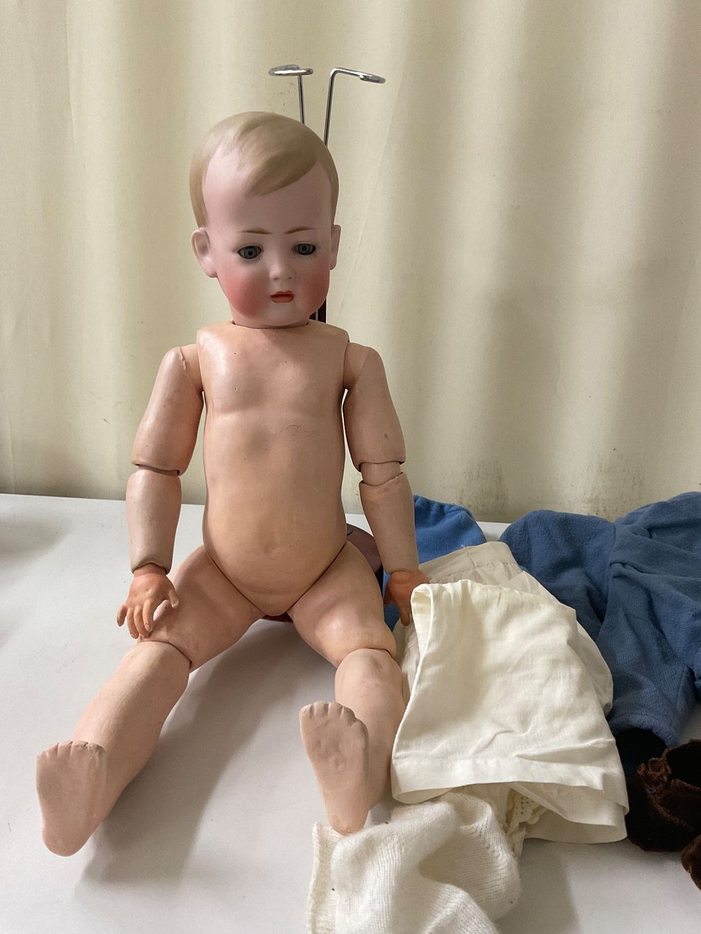 Bambole: Antike Puppe, hübscher kleiner Knabe – Usato da Bern venduto da vielerart 9