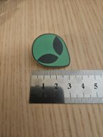 Grünes Alien Ausserirdischer - Pin Badge Anstecker