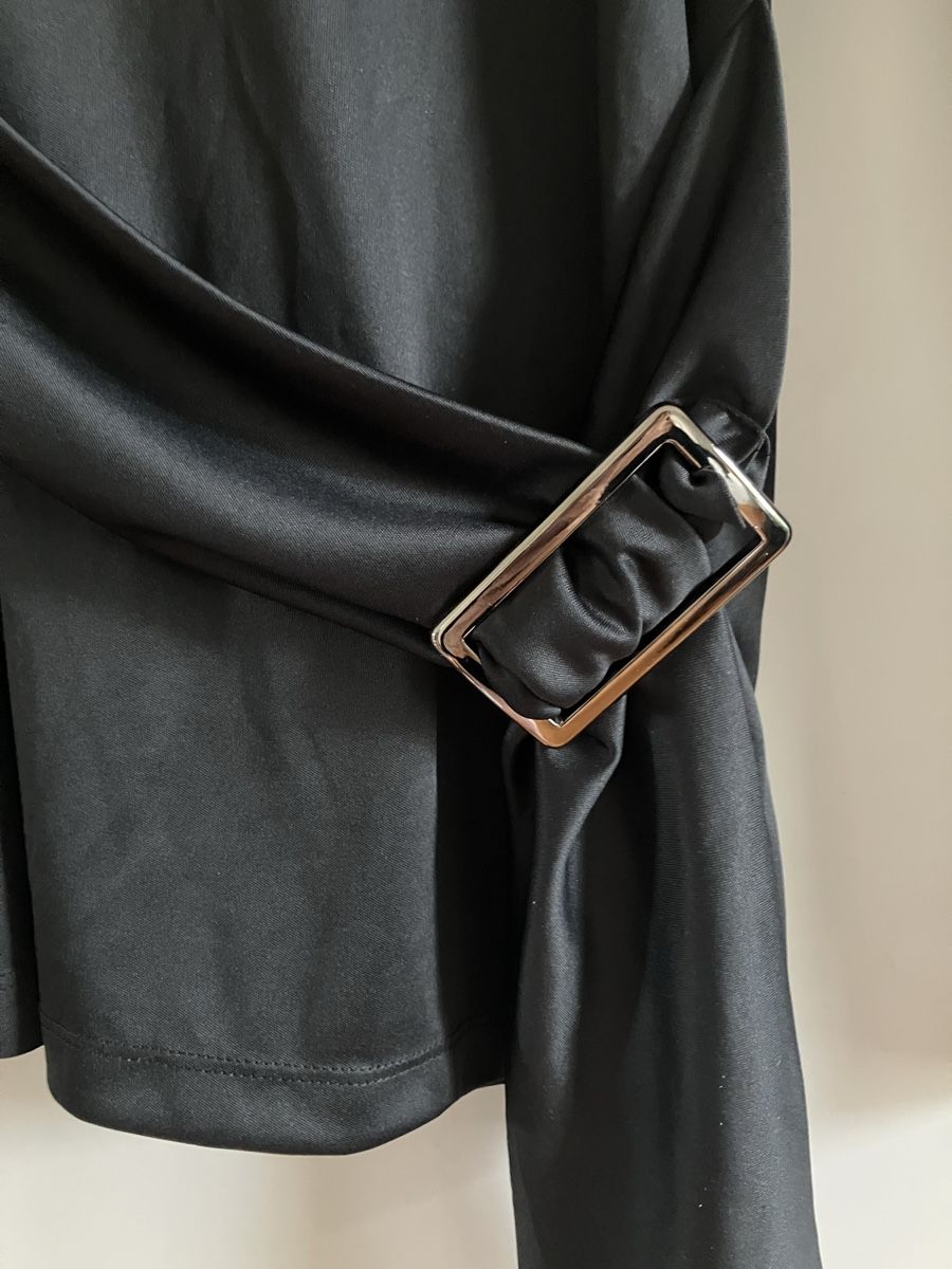 Tops: Top noir resserrable à la taille – Gebraucht aus Sion von edelweissse 1