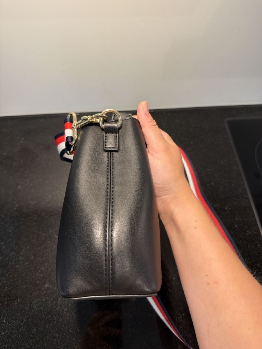 Tommy Hilfiger Taschen für Damen: Tommy Hilfiger Tasche – Neu (gemäss Beschreibung) aus Teufenthal AG von ram_lkf7 5