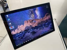 Microsoft Surface Pro 4 – i5 / 8 GB RAM / 256 GB SSD wie neu