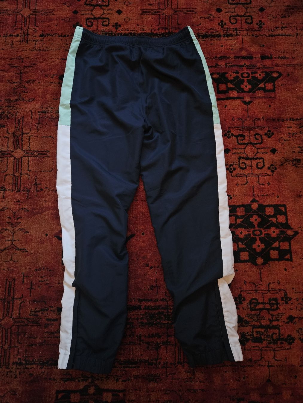 Lacoste Pantaloni: Lacoste Trainingshose, dunkelblau, Grösse M – Usato da Zürich venduto da sam_w2ks 2