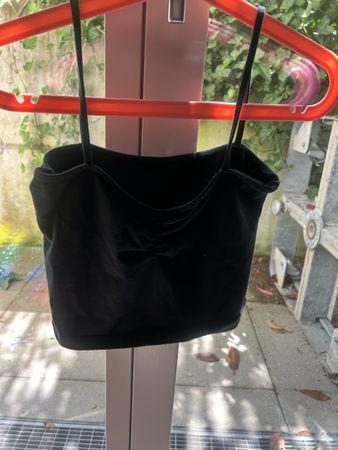 Brandy Melville Top Schwarz - Perfekt für den Sommer!