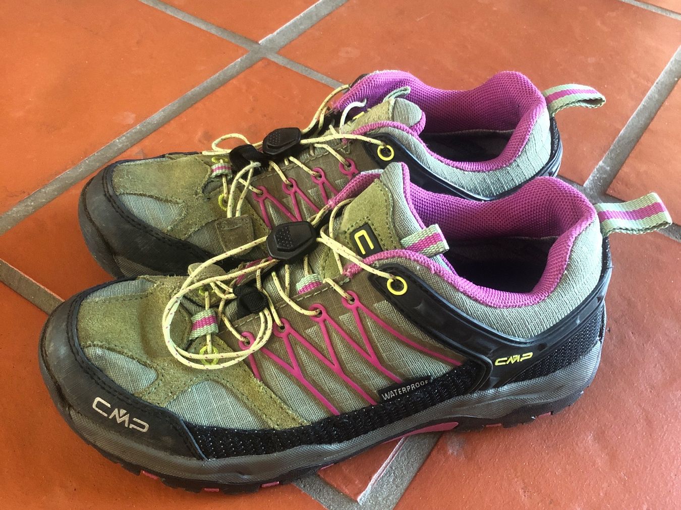 CMP Chaussures filles: Wanderschuhe/Trekkingschuhe CMP – D'occasion à Gutenswil par Erdbeerli05