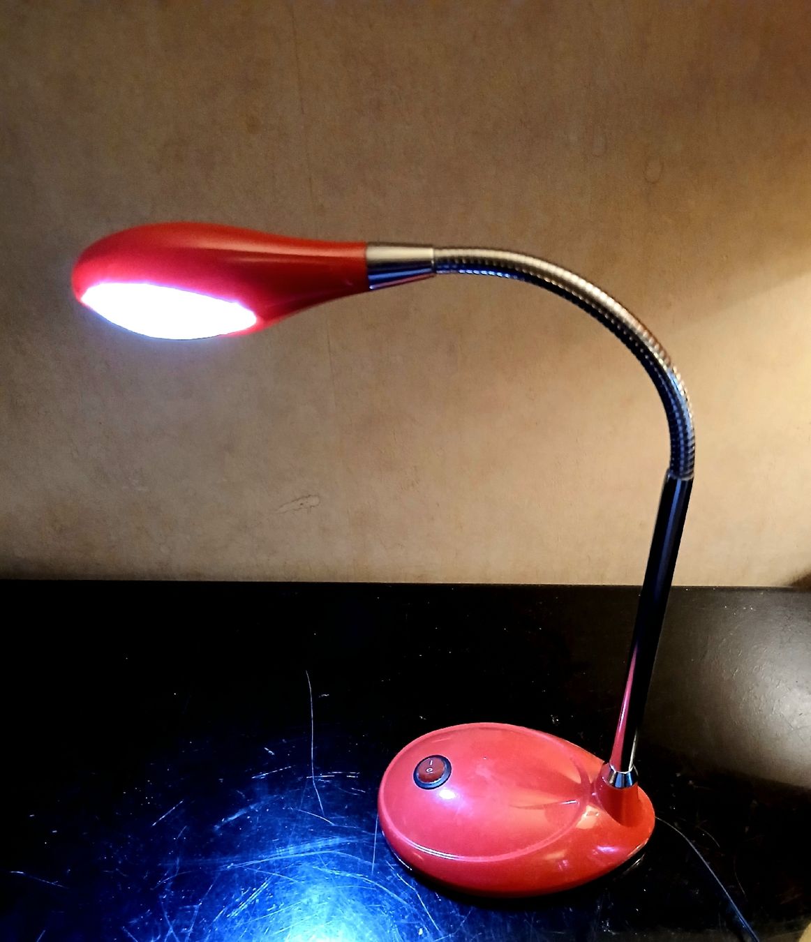 Lampade: Lampe led de bureau ou de lecture, dirigeable  – Nuovo (secondo la descrizione) da LE MONT-SUR-LAUSANNE venduto da CHOCO04 2