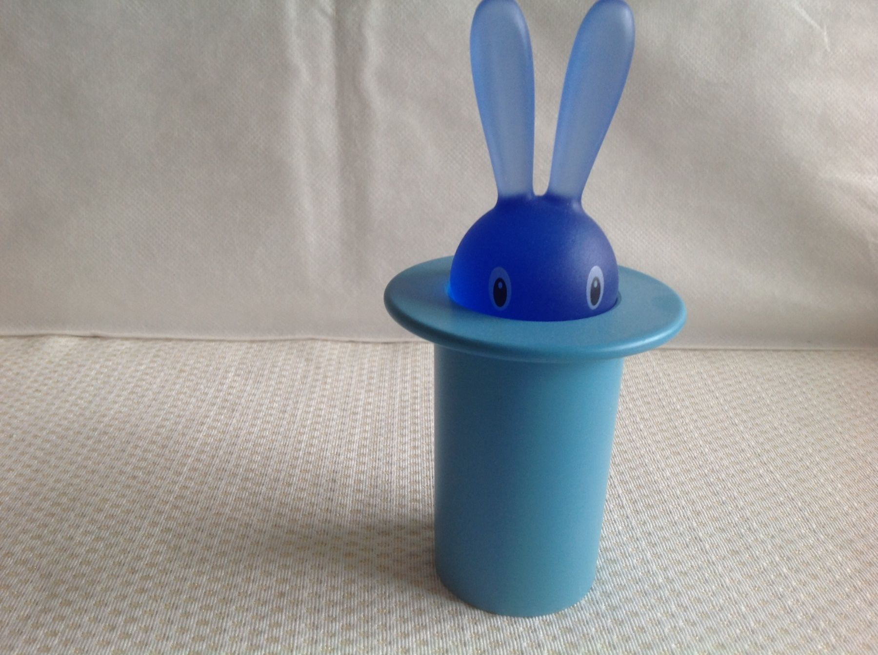 Alessi Contenitori & Simili: Alessi - Magic Bunny - distributeur de  cure-dent – Usato da Sion venduto da accroshoes 1
