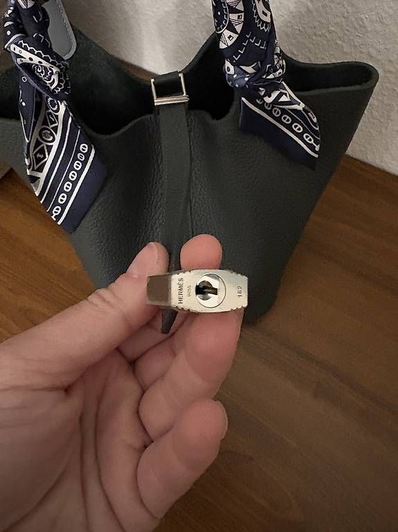 Taschen für Damen: Hermes Picotin lock 18 mit Twilly – Gebraucht aus Unterägeri von mar_96hk 2