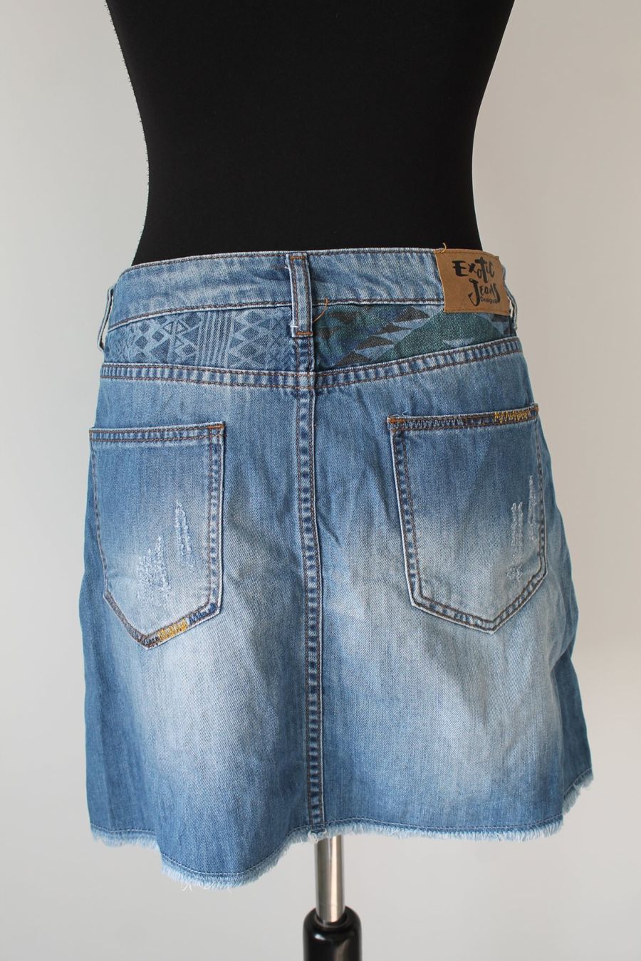 Desigual Gonne: Jupe DESIGUAL taille M (28) – Usato da Chez-le-Bart venduto da jasse 1
