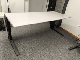 Schreibtisch mit Kabelmanagement Lista (bis 6 Stück)