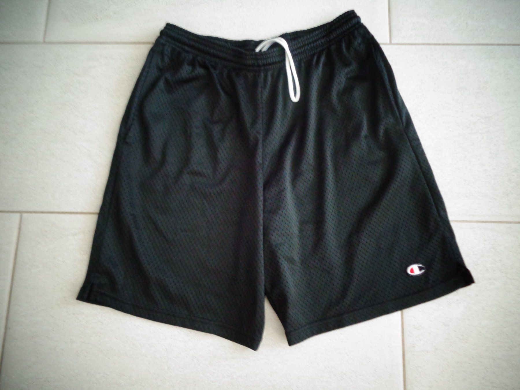 Champion Pantaloni: CHAMPION SHORTS GR.S – Usato da Rotkreuz venduto da Samballi