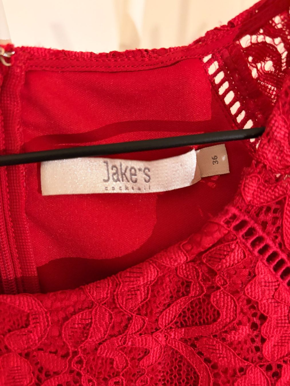 Kleider: Elegantes rotes Kleid – Gebraucht aus Zürich von nic_fpp9 1