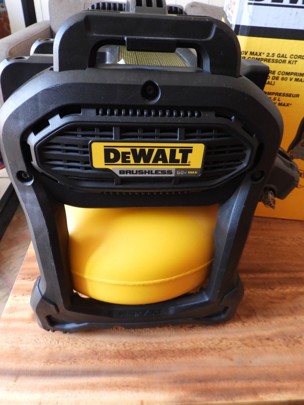 Dewalt Compresseurs: Dewalt Flexvolt Air Compressor Brushless Made in USA – D'occasion à Tavannes par jimananas 4