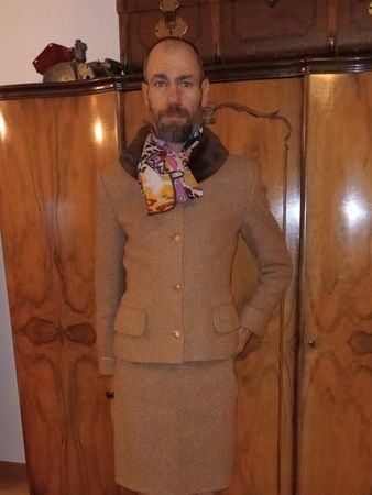 Elegantes Tweed Kostüm von JOOP mit Pelzkragen, Grösse 38/40