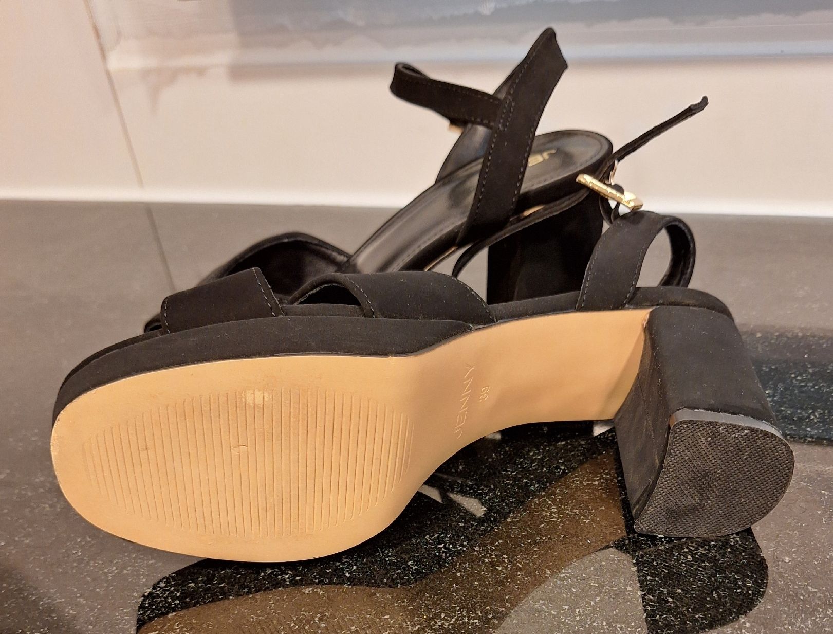 Scarpe da donna: Sandales noires,comme neuf! – Nuovo (secondo la descrizione) da Hölstein venduto da Niki78 1