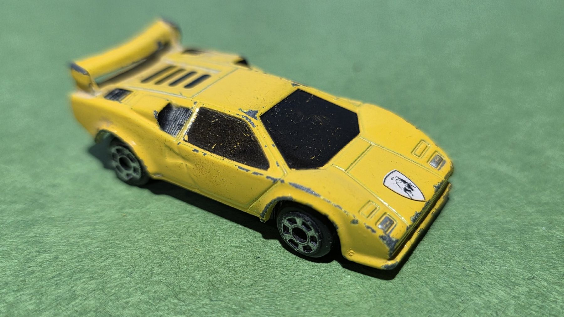 Matchbox Modellini d'auto: Matchbox Superfast Minis 1990 - Lamborghini Countach – Usato da Burgdorf venduto da MIDICLORIAN 1